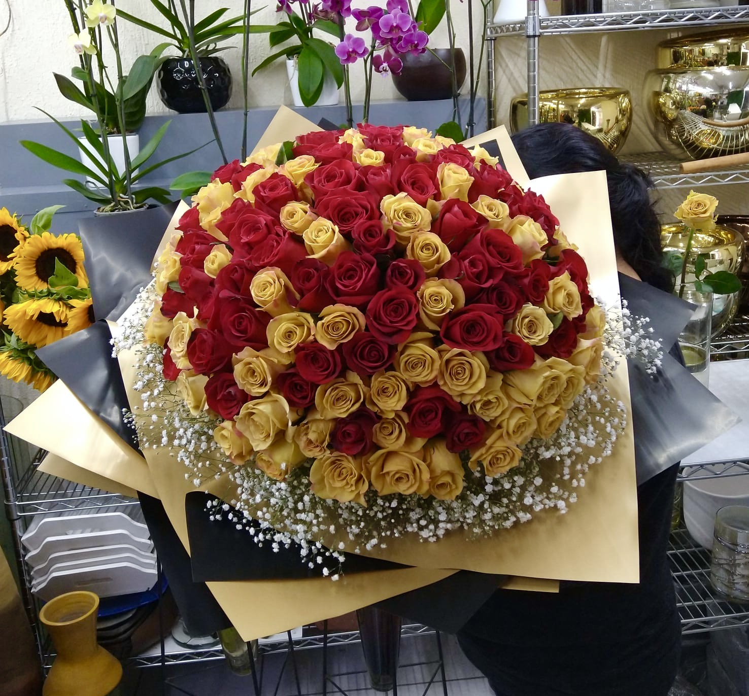 SKU-909 300 Rosas en ramo – Galería Floral Querétaro