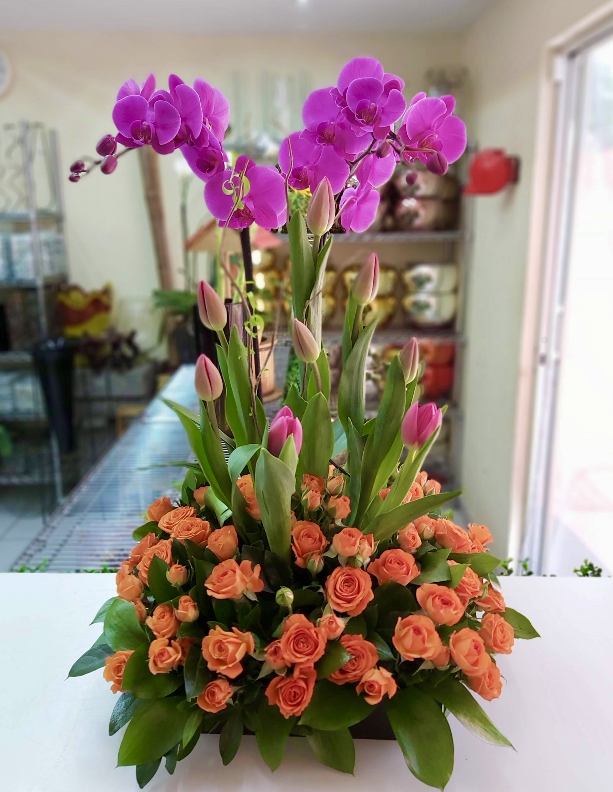 SKU-792 Phalaenopsis y Tulipanes – Galería Floral Querétaro